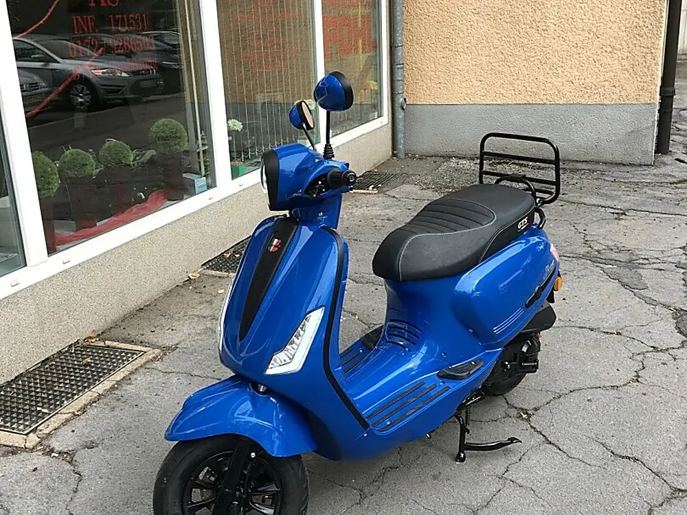 Roller aus dem Zweirad-Fuhrpark der Fahrschule Pohl
