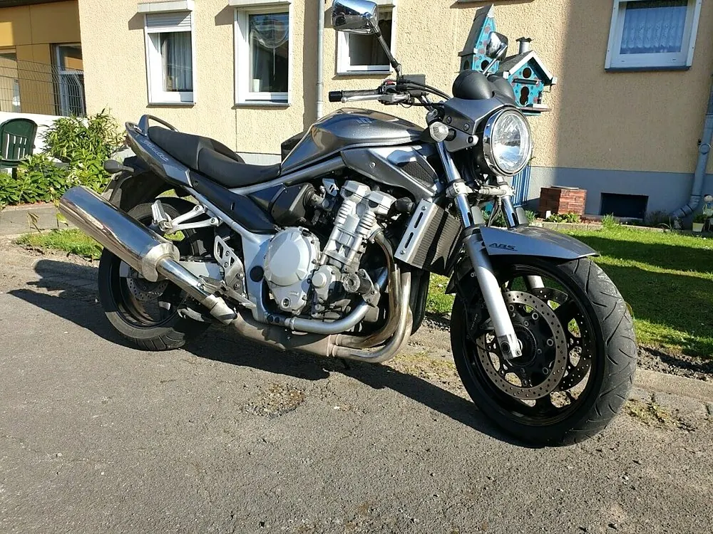 Suzuki 650 aus dem Zweirad-Fuhrpark der Fahrschule Pohl